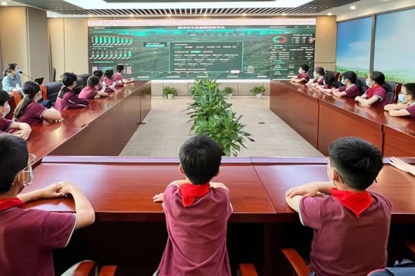 蓮外特色部的學生們應邀來麗水環科麗水市生態環境質量監測網絡項目參觀學習.jpg