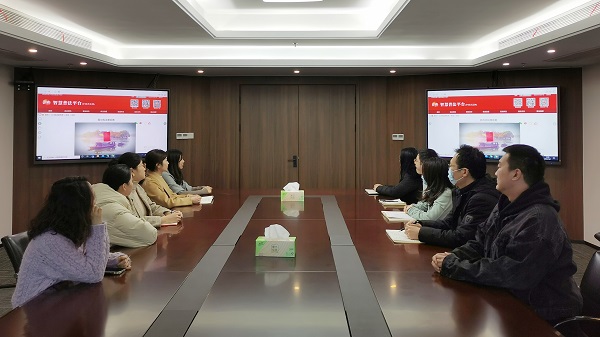 1202組織觀看全國普法辦“我與憲法零距離”普法教育片.jpg